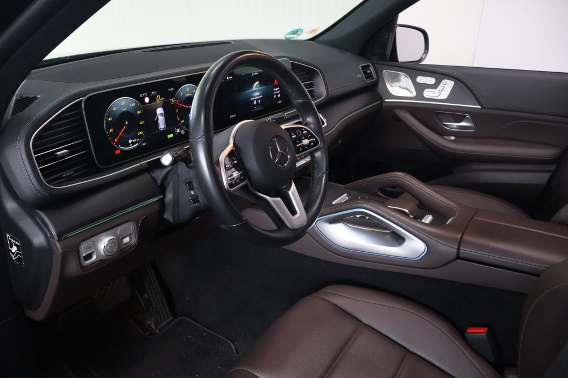 43033527-14.jpg