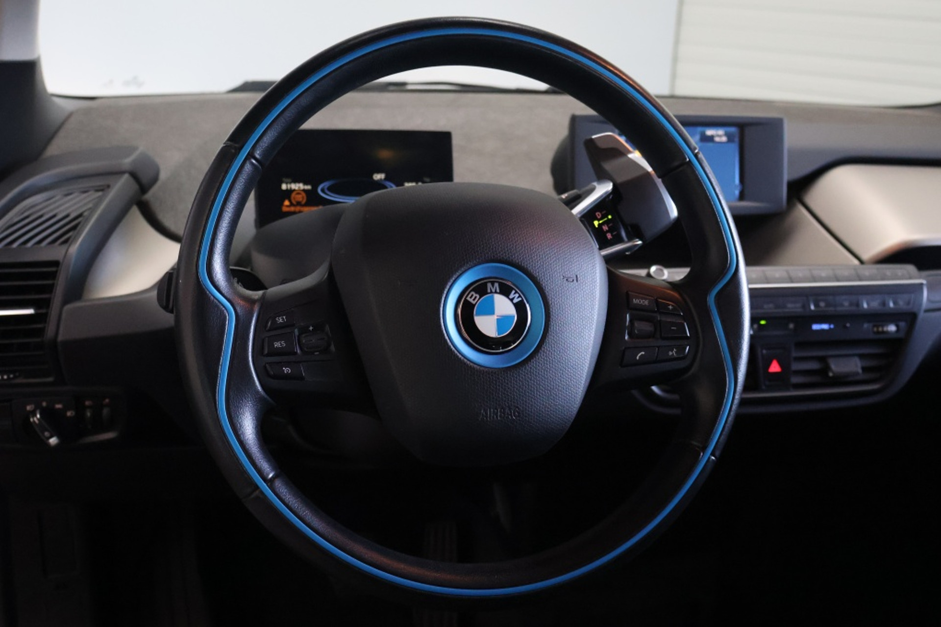43577994-2.jpg