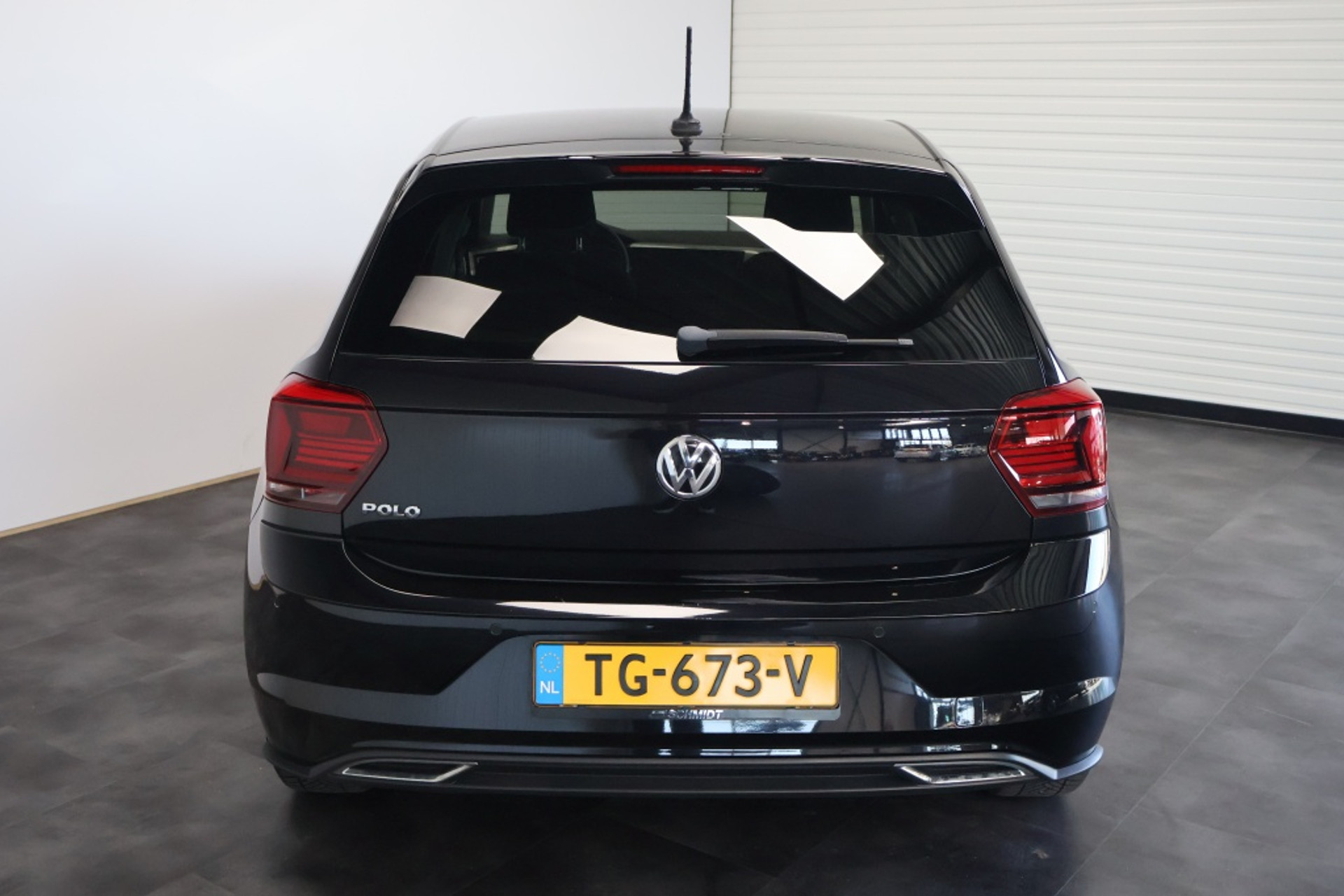 43596507-4.jpg