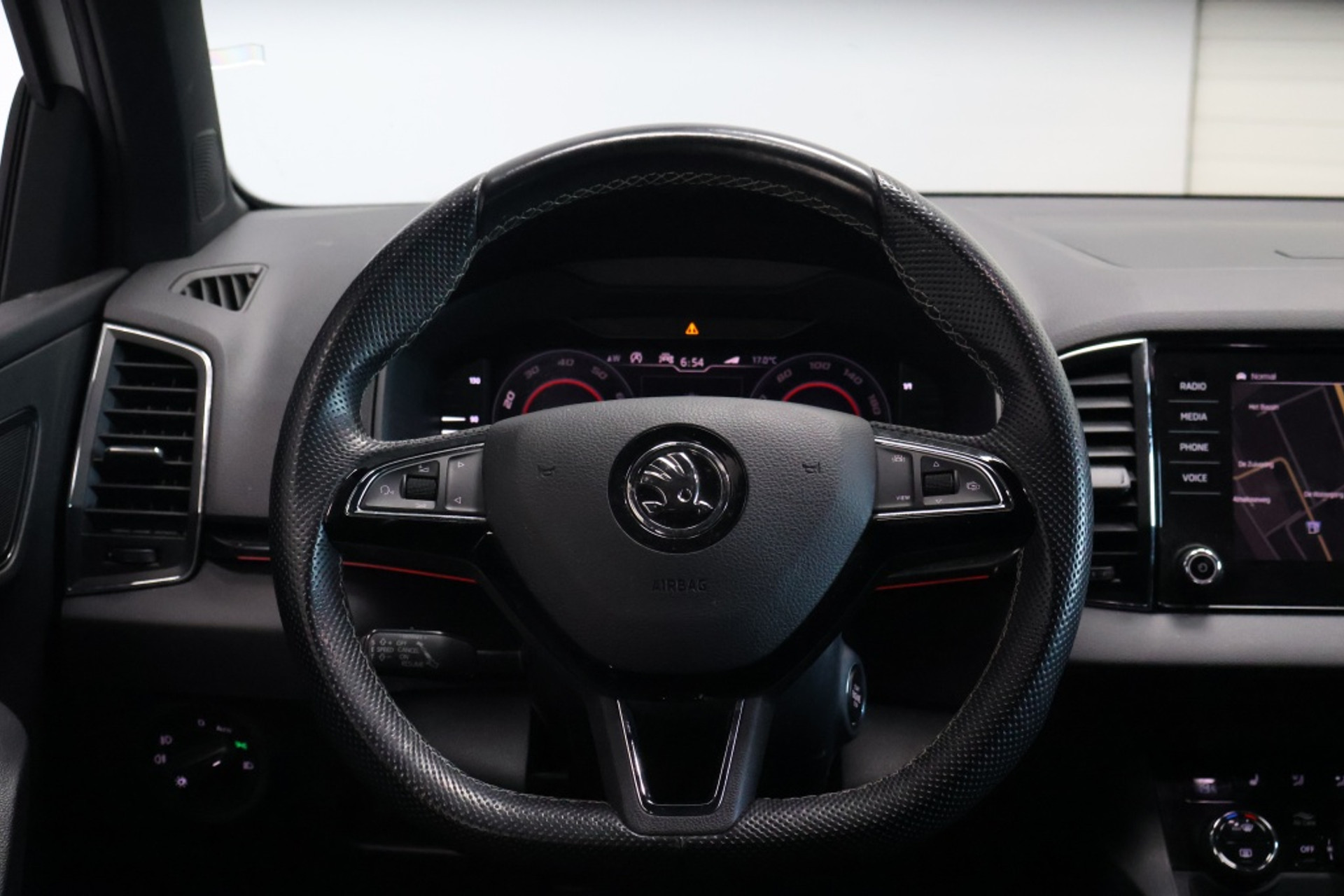 43792779-2.jpg