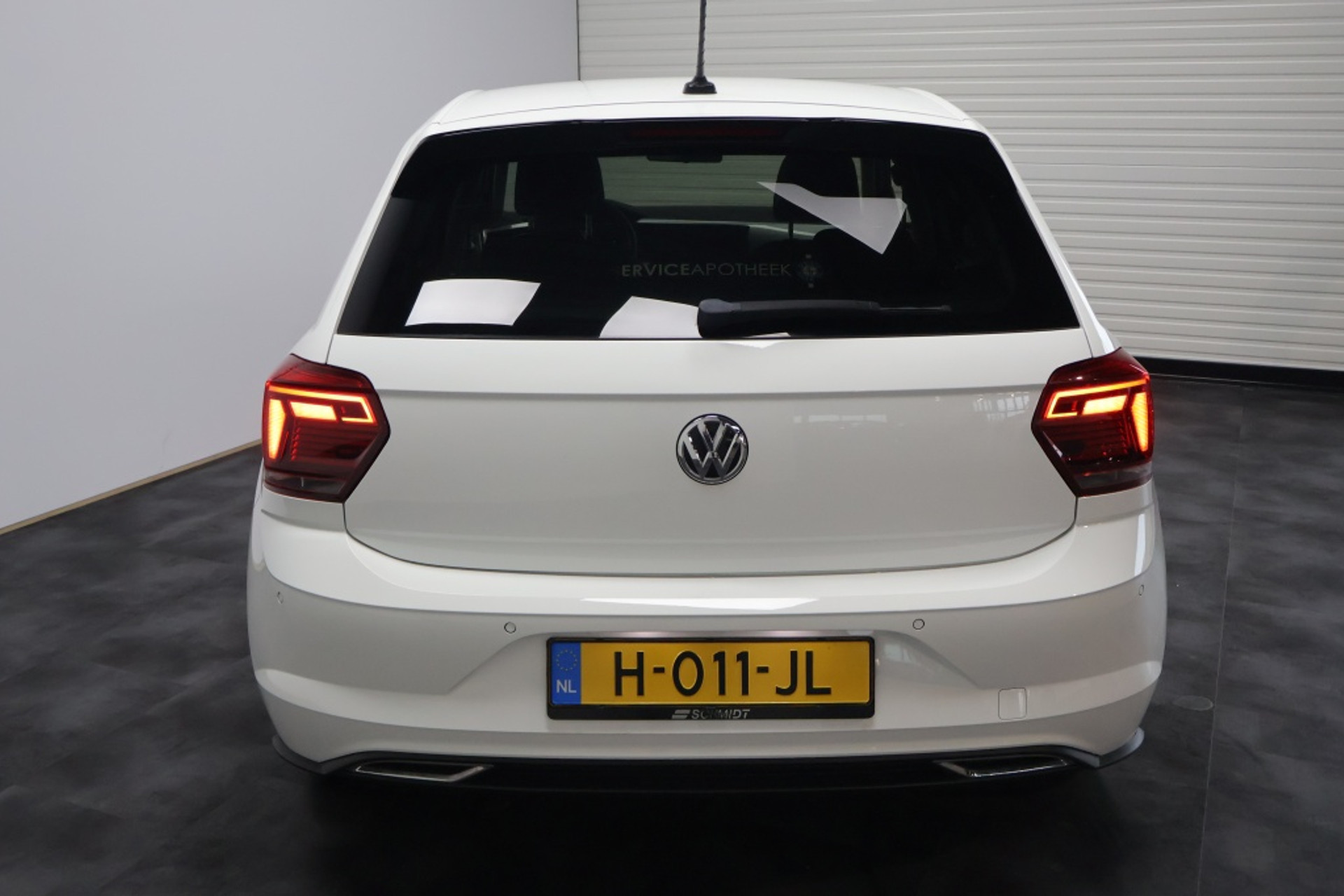 44323511-4.jpg