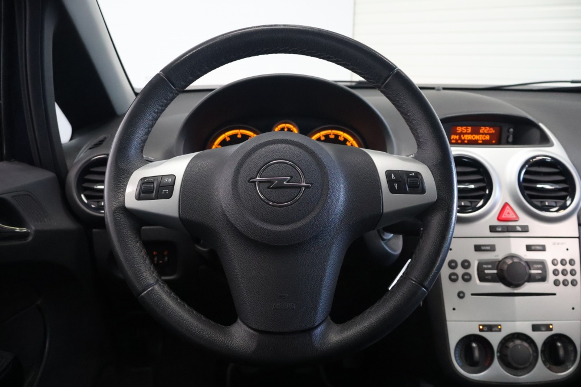 44649237-2.jpg