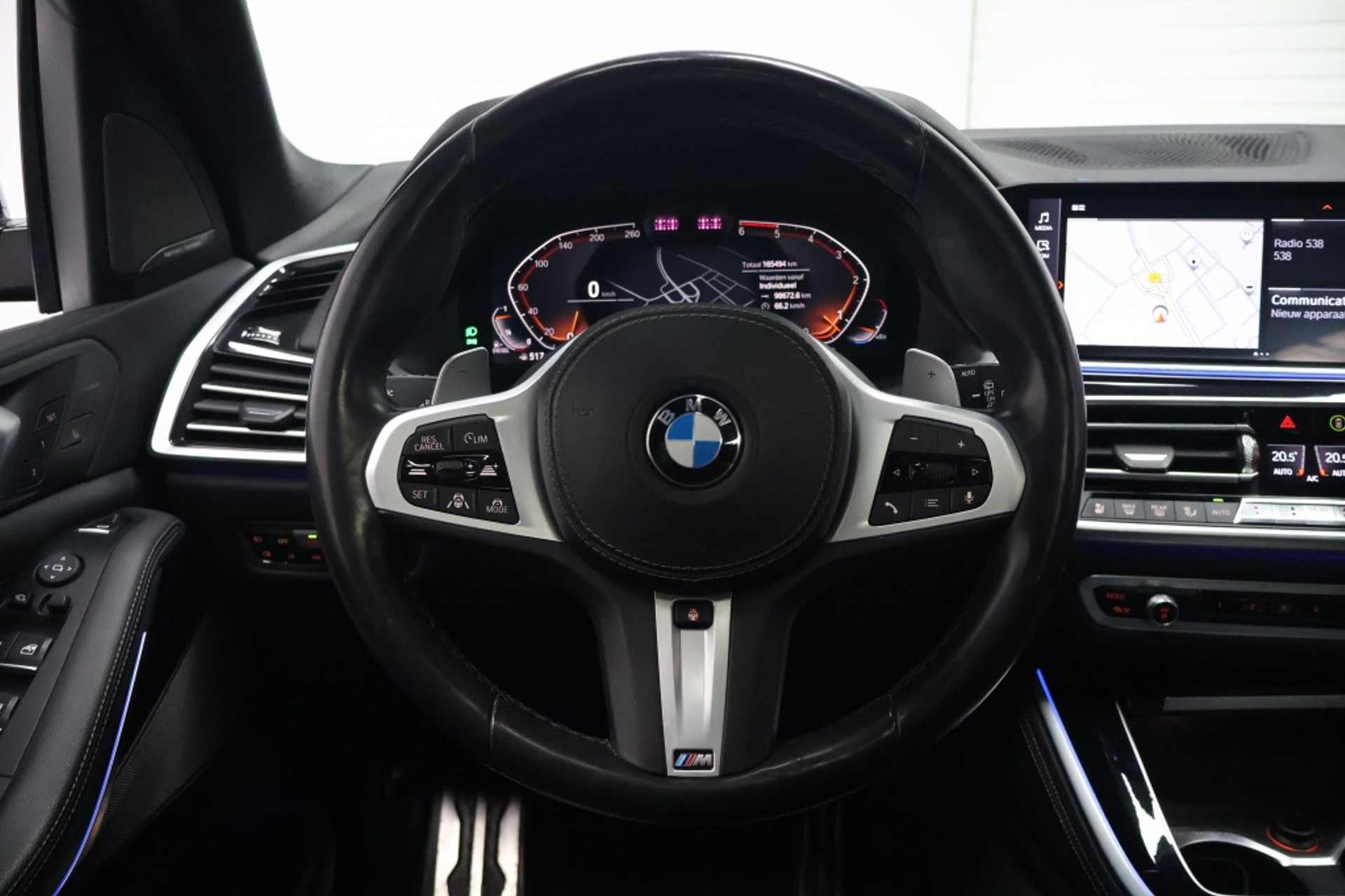 44909444-2.jpg