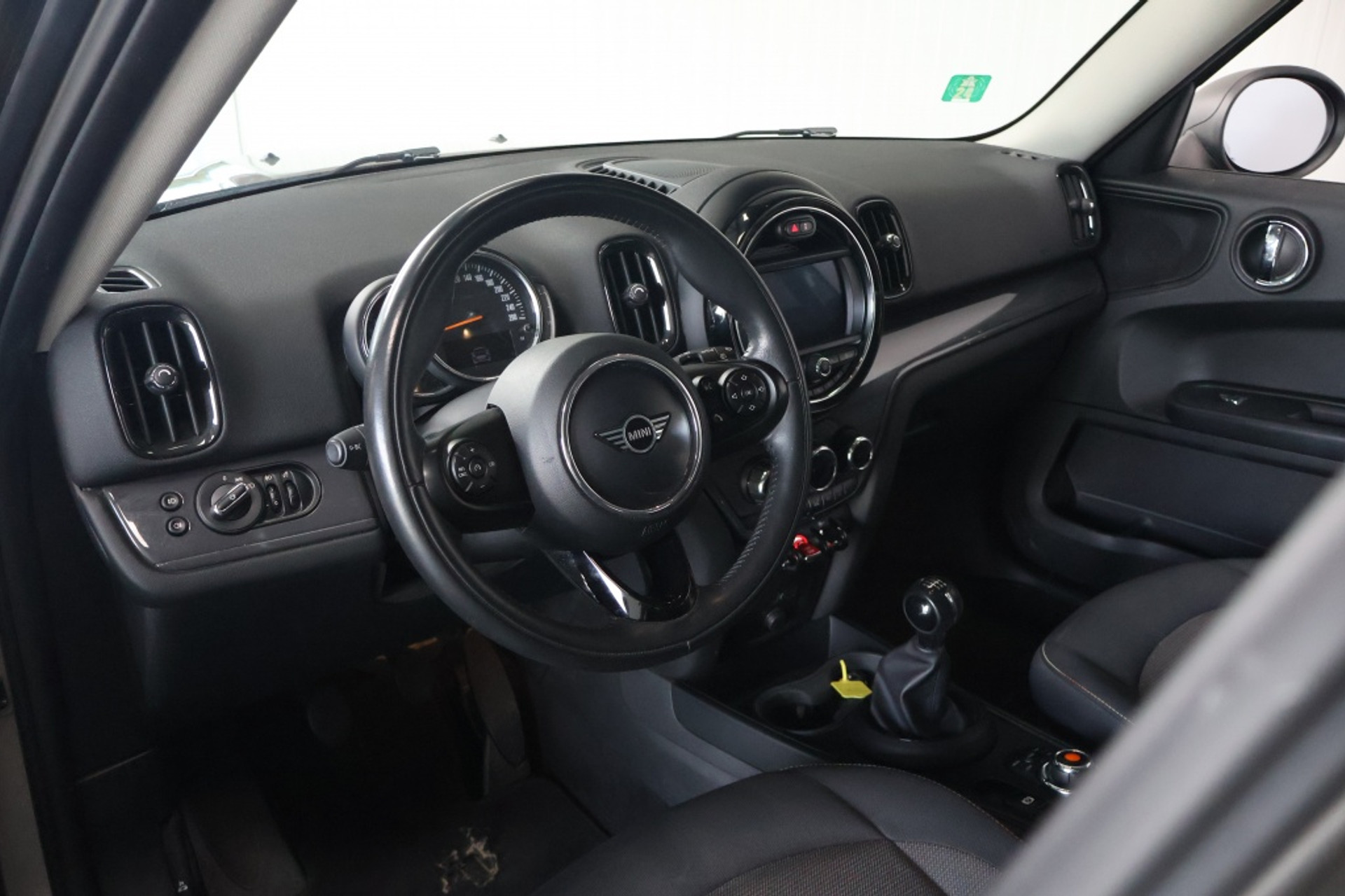 45714667-2.jpg