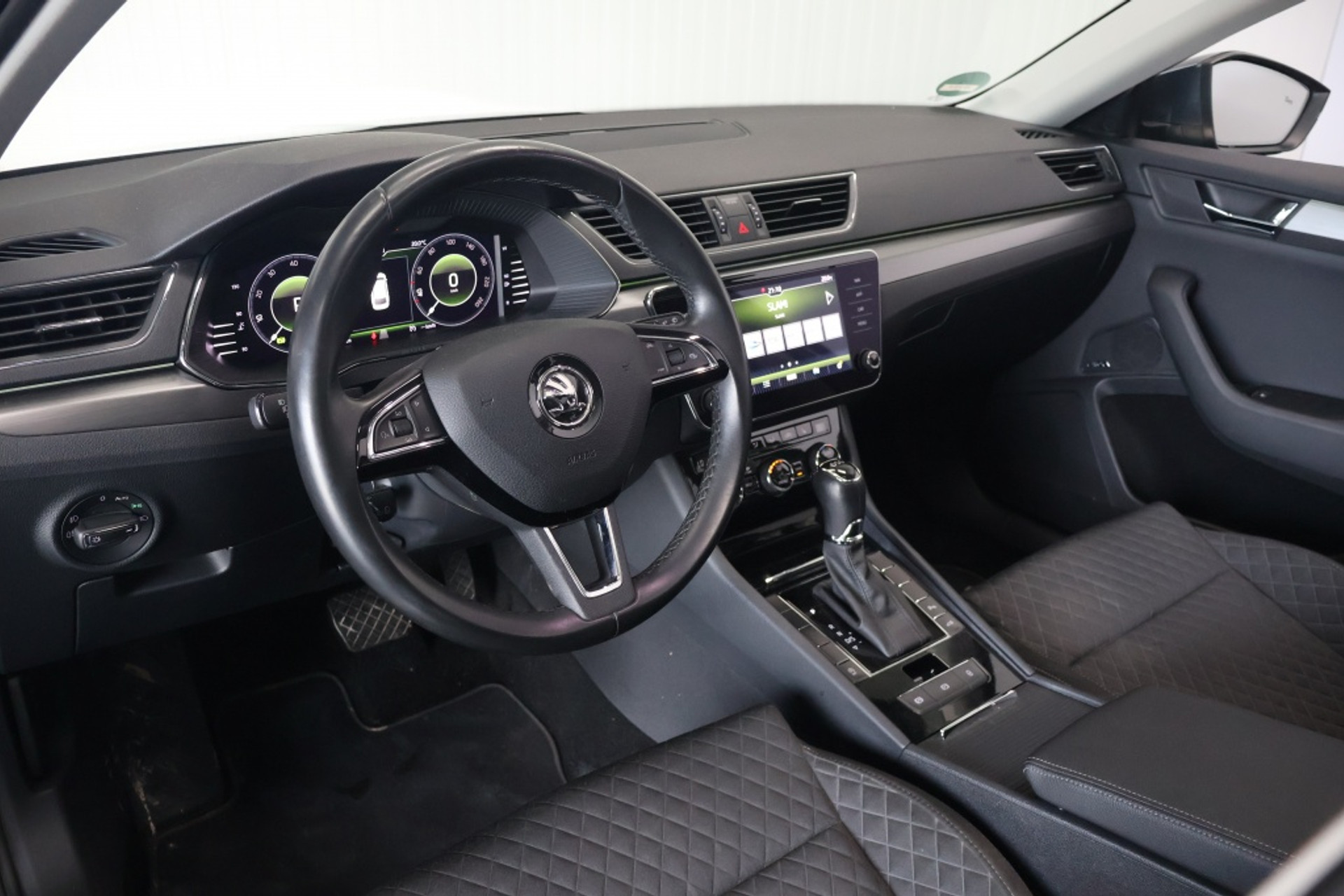 45851727-2.jpg