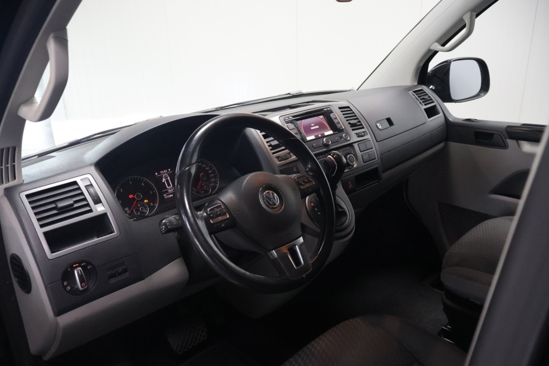 45917703-2.jpg