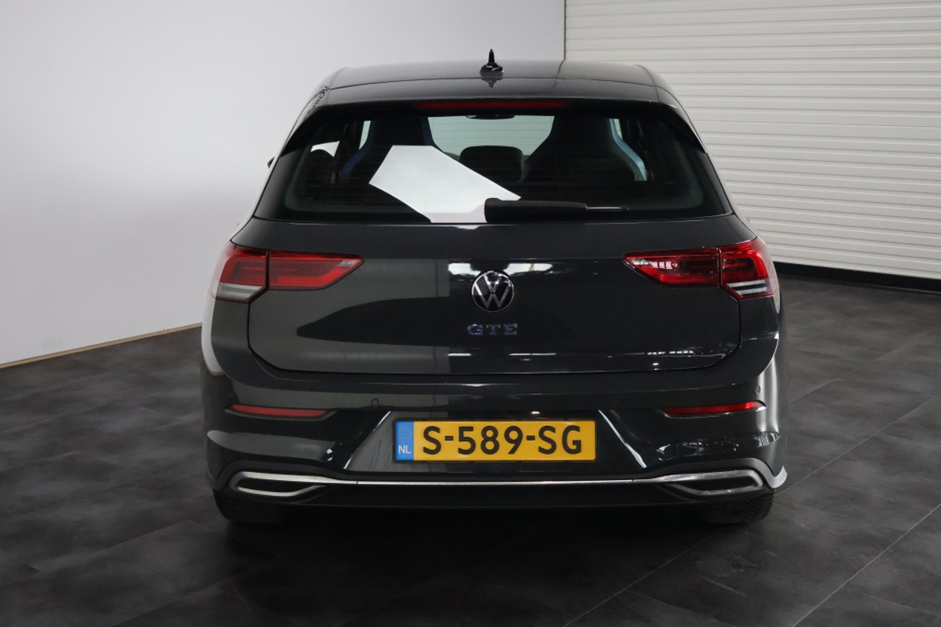 46767730-4.jpg