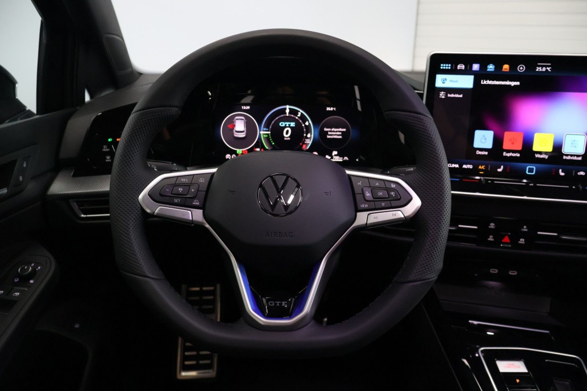 47256275-10.jpg
