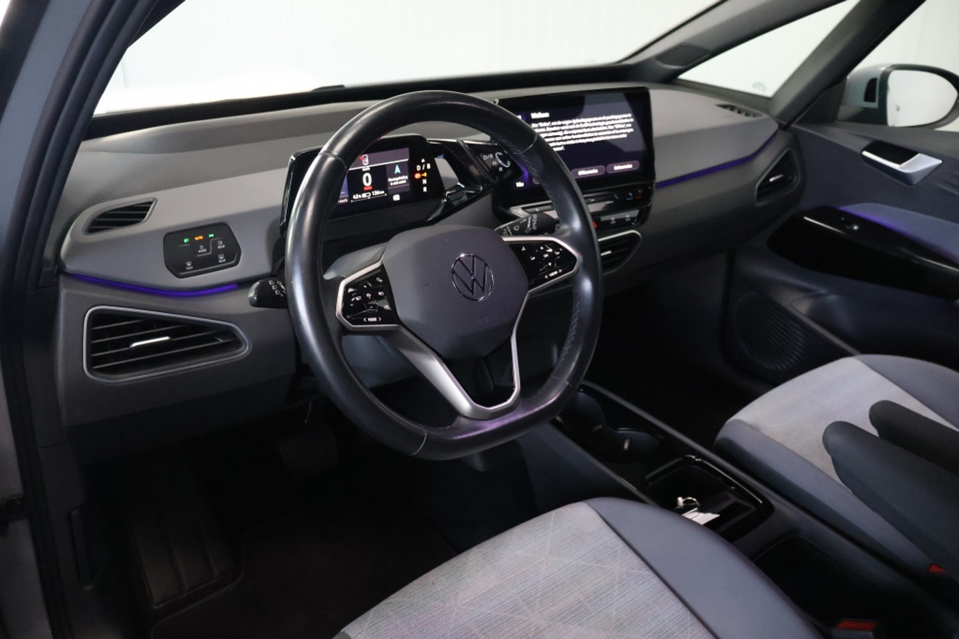 47307037-2.jpg
