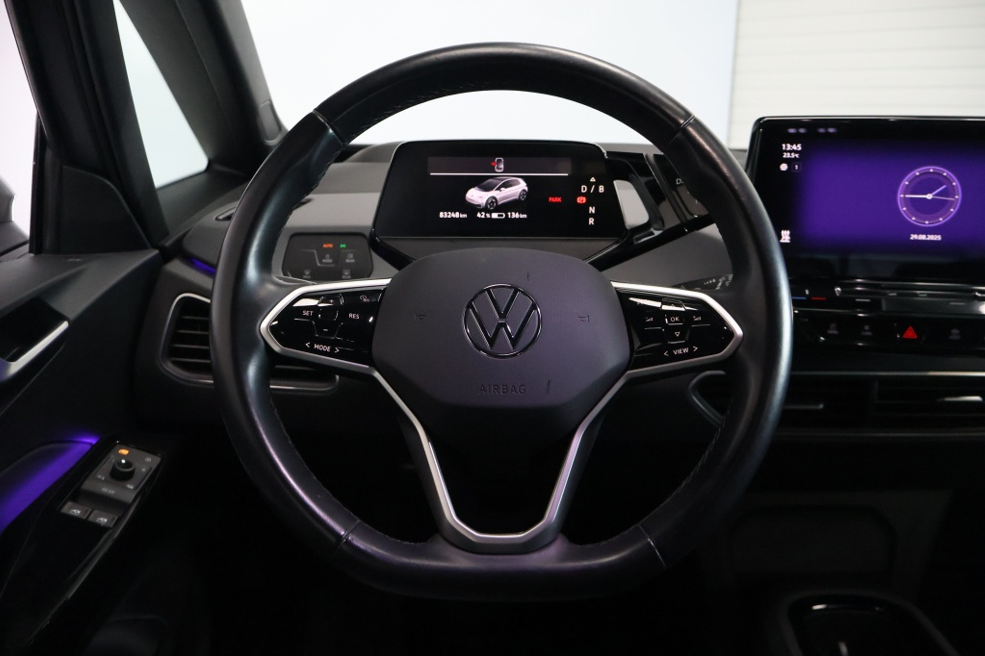 47307037-9.jpg