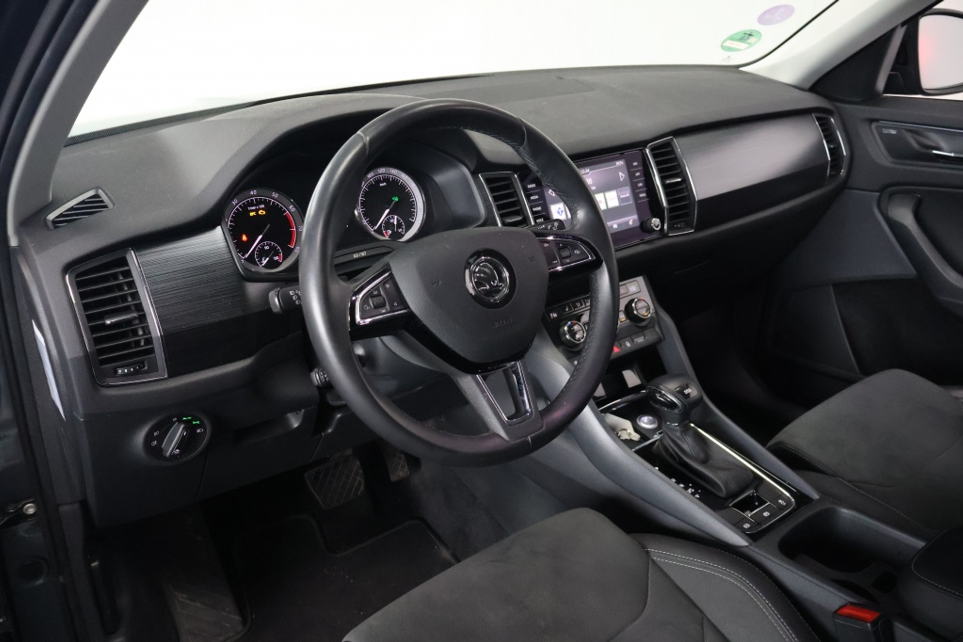 47371618-2.jpg