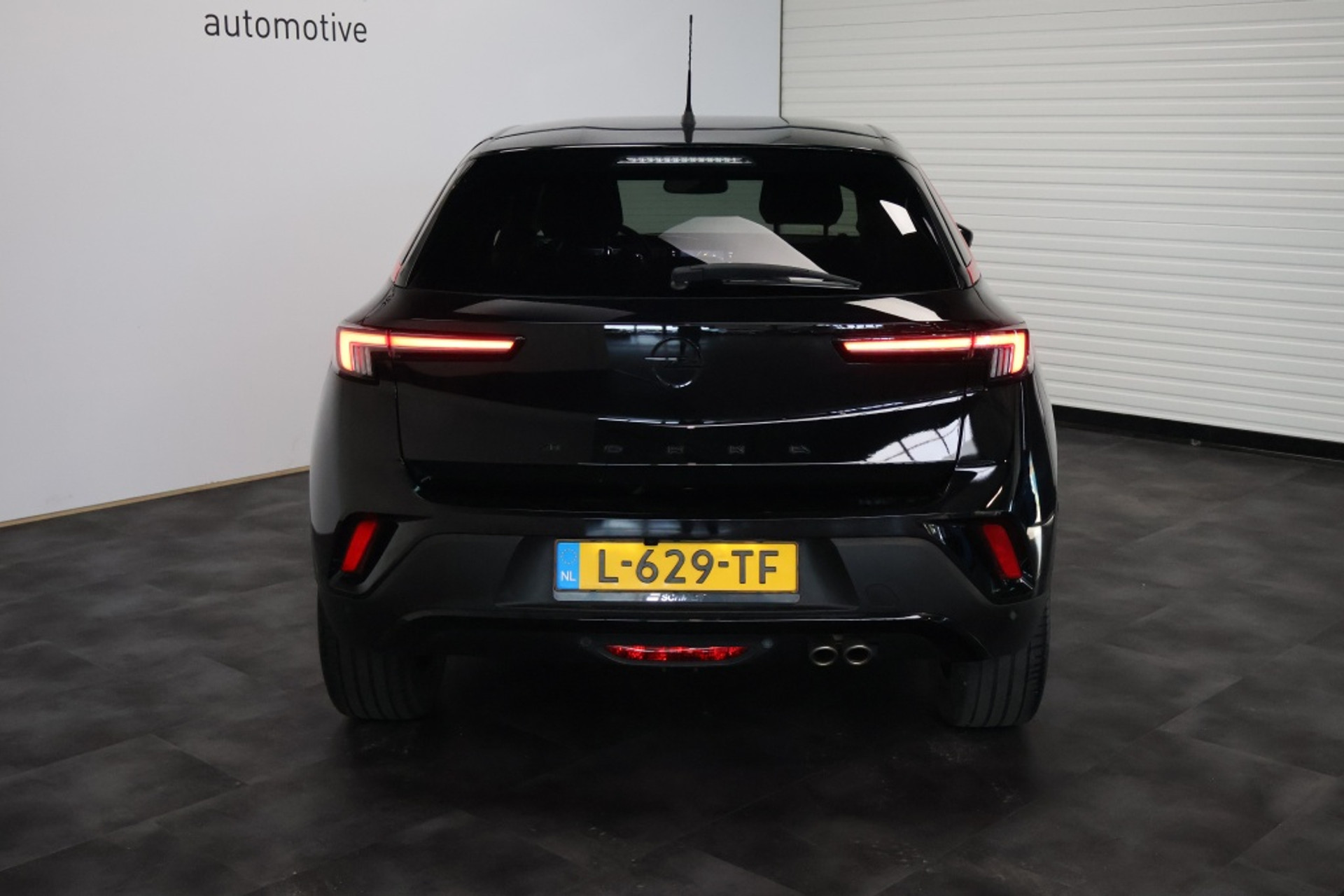 47768627-4.jpg