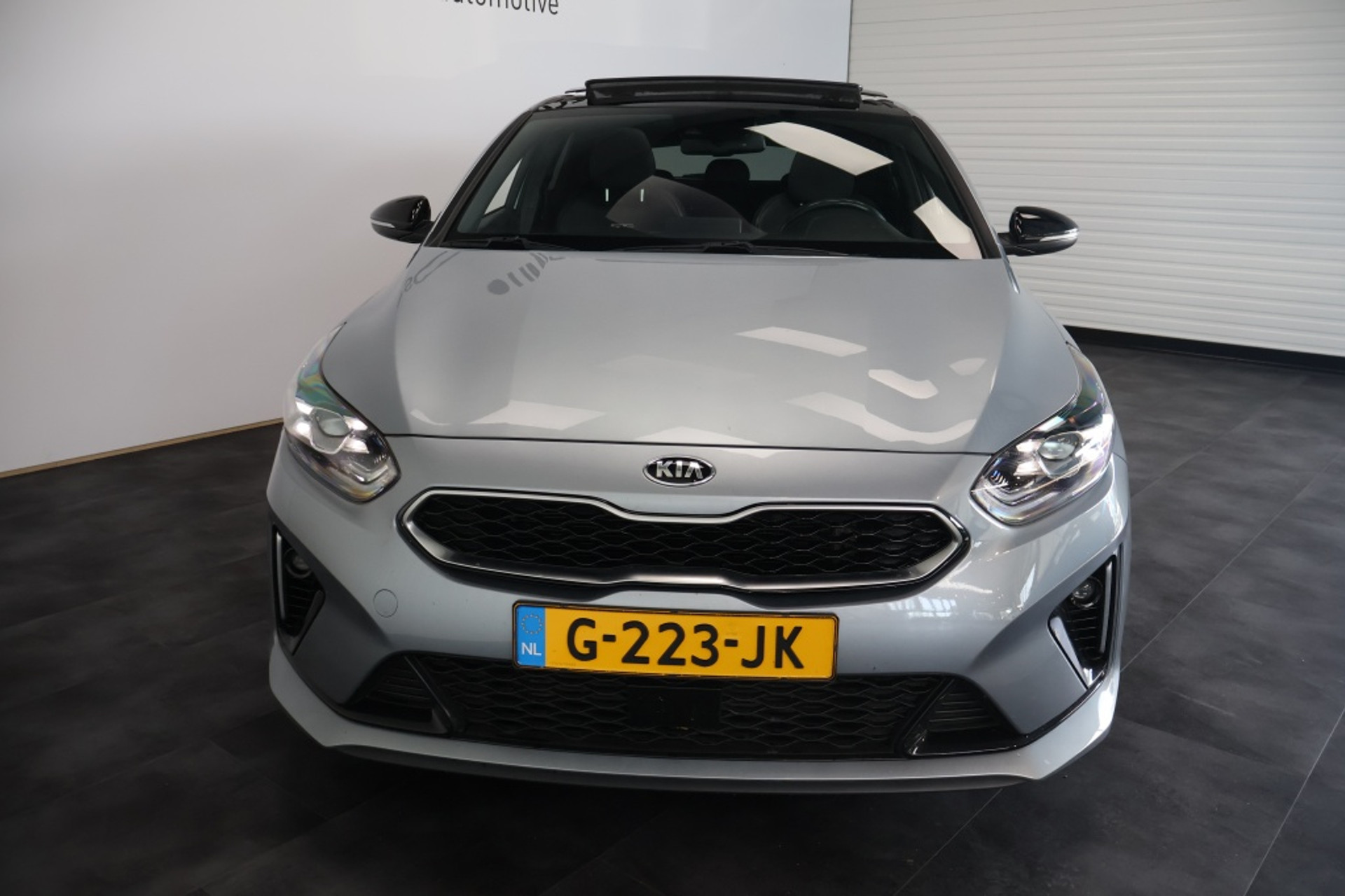 47893207-1.jpg