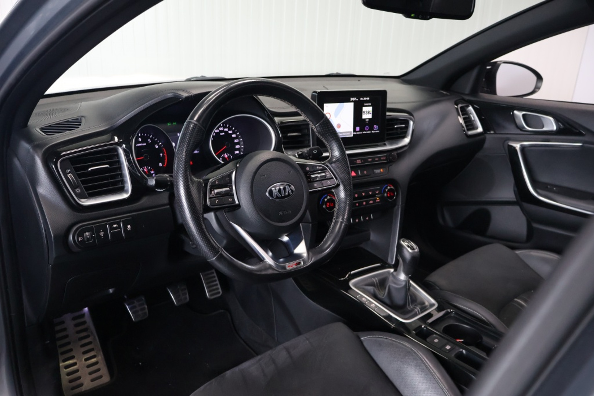47893207-2.jpg