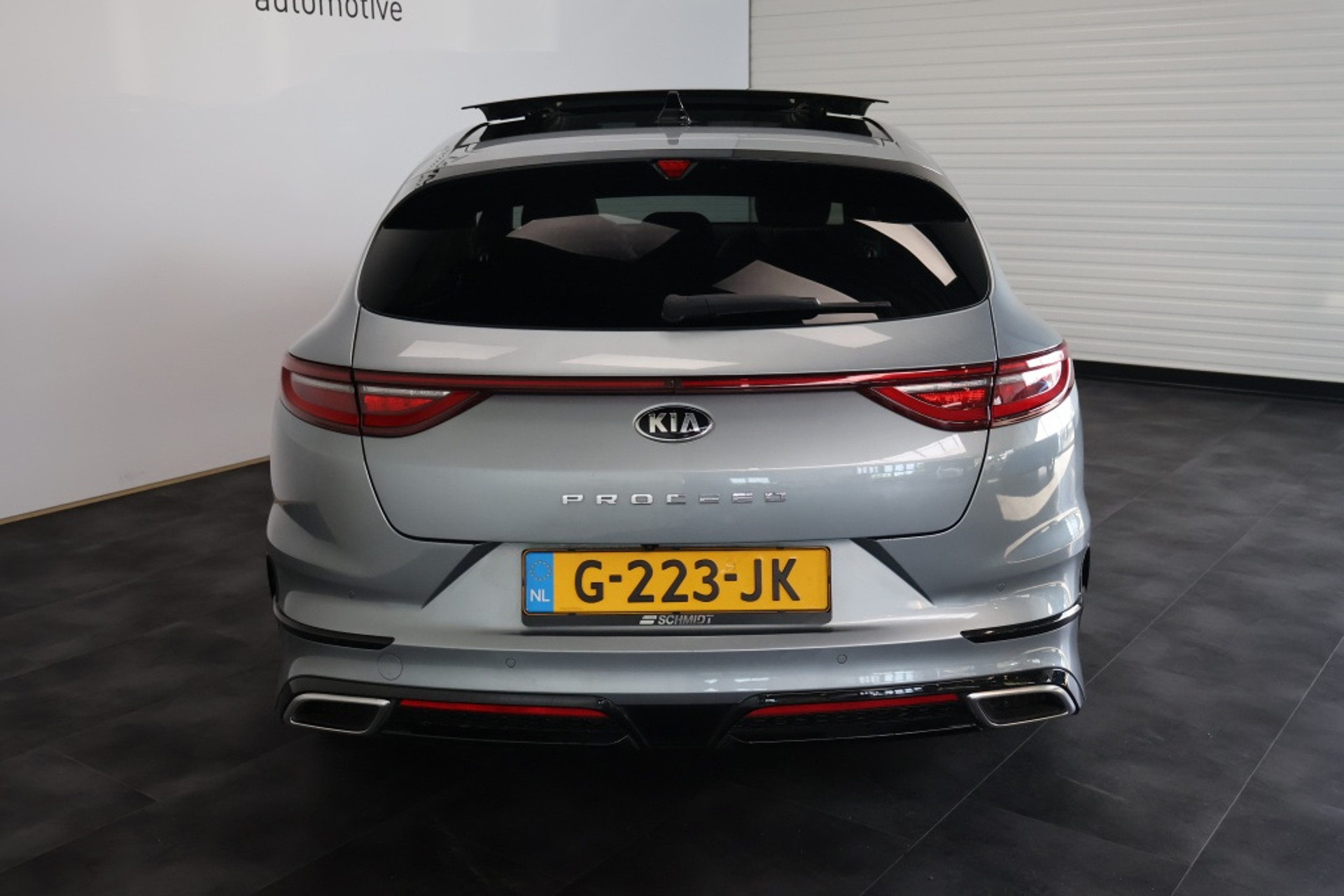 47893207-4.jpg