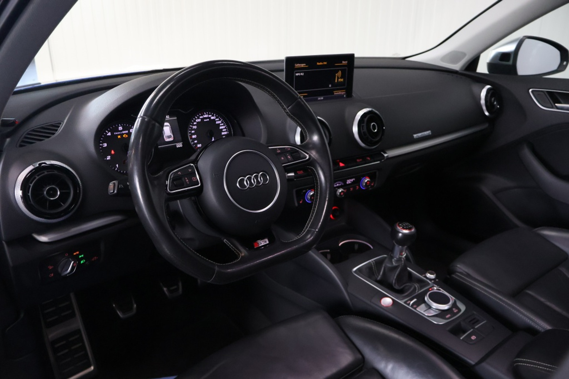 47898162-2.jpg