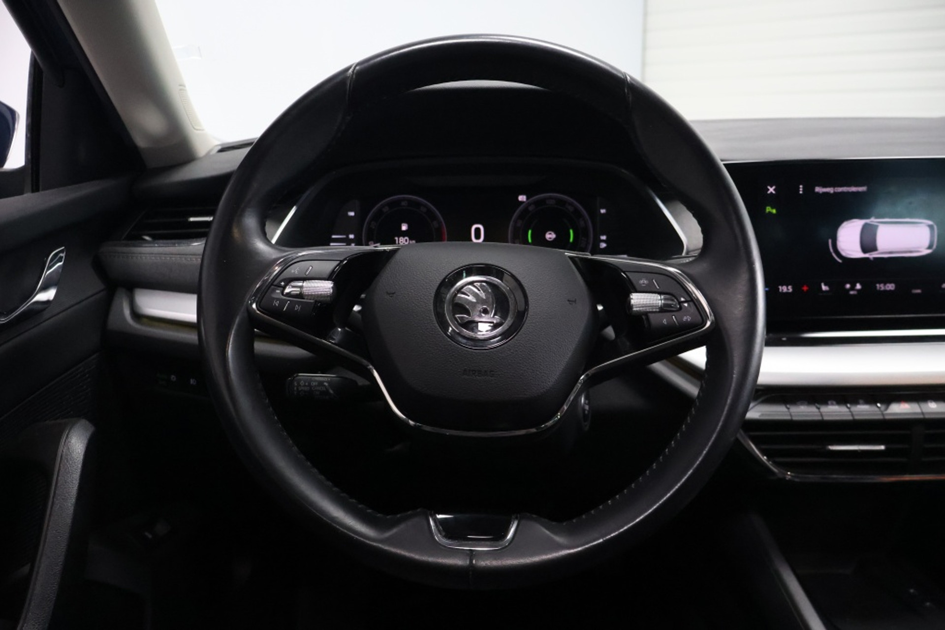47938696-2.jpg
