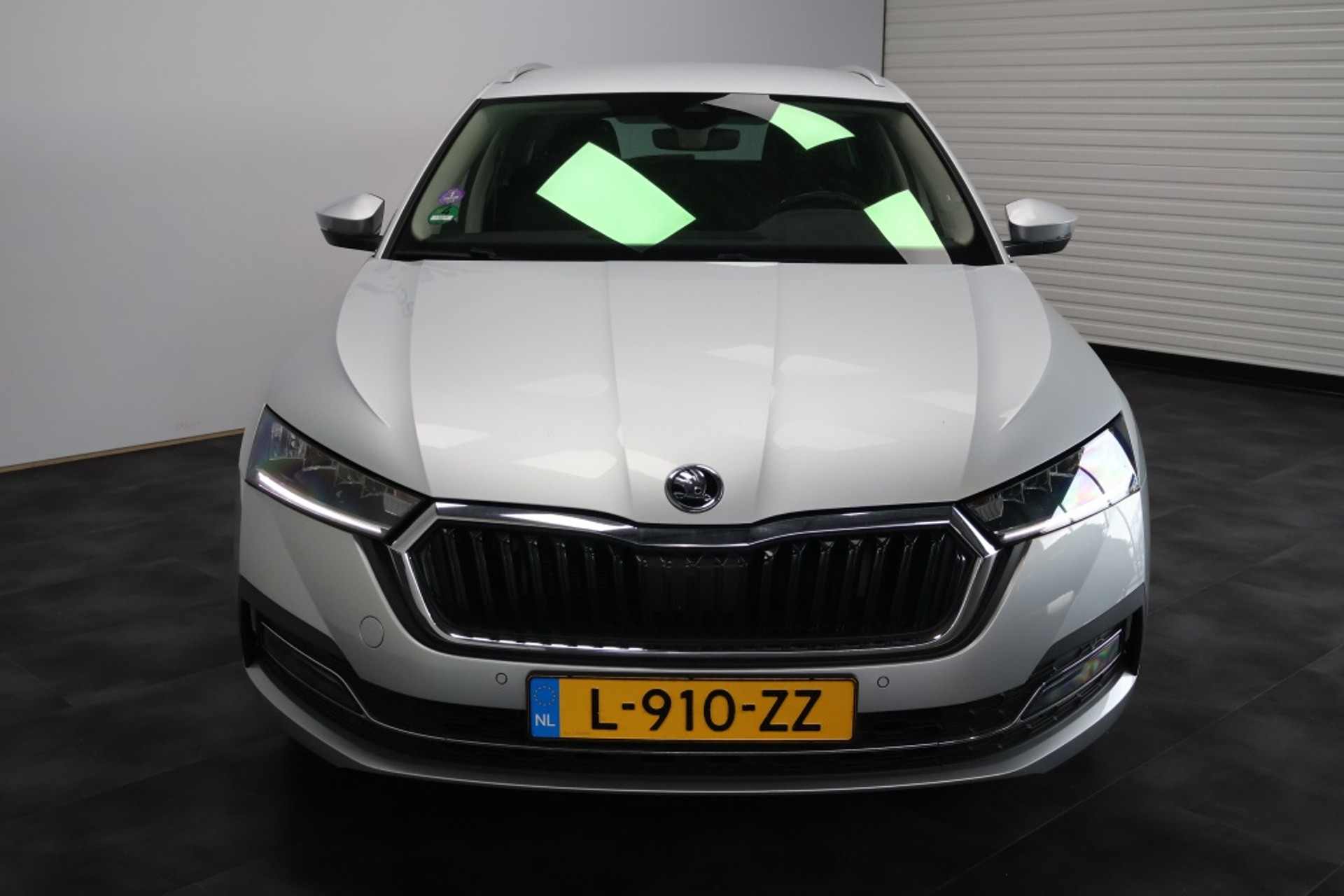 47973314-1.jpg