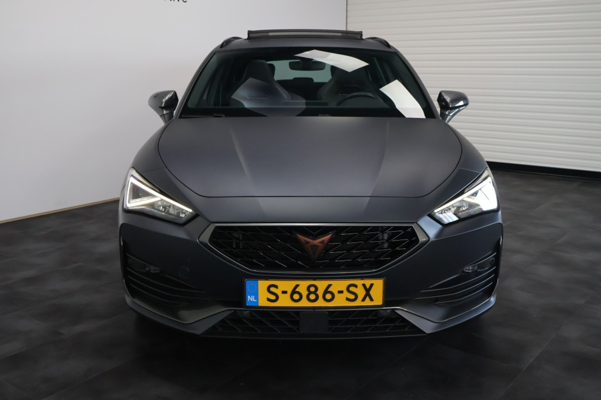 48057386-1.jpg