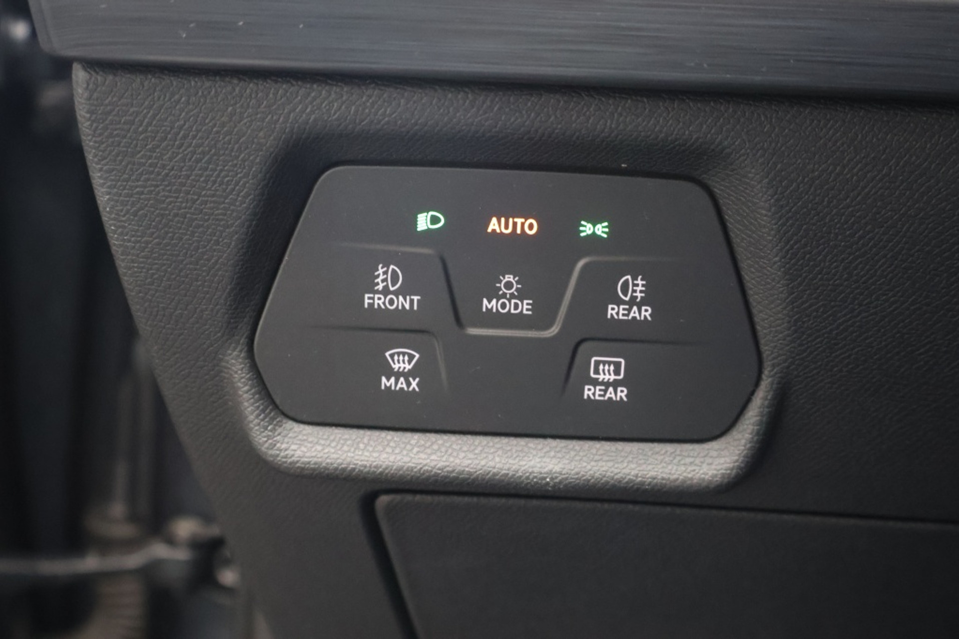 48057386-9.jpg