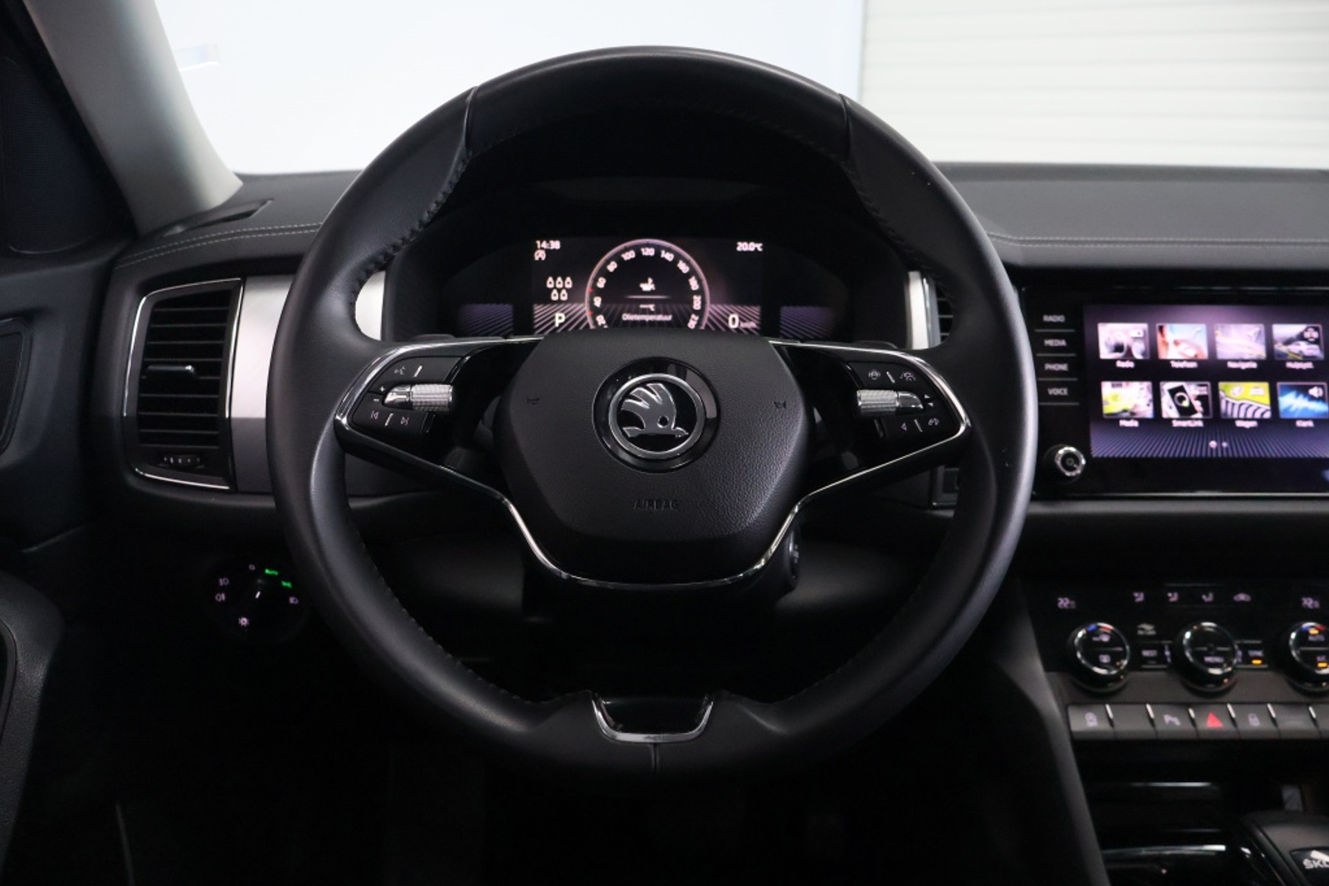 48057387-10.jpg