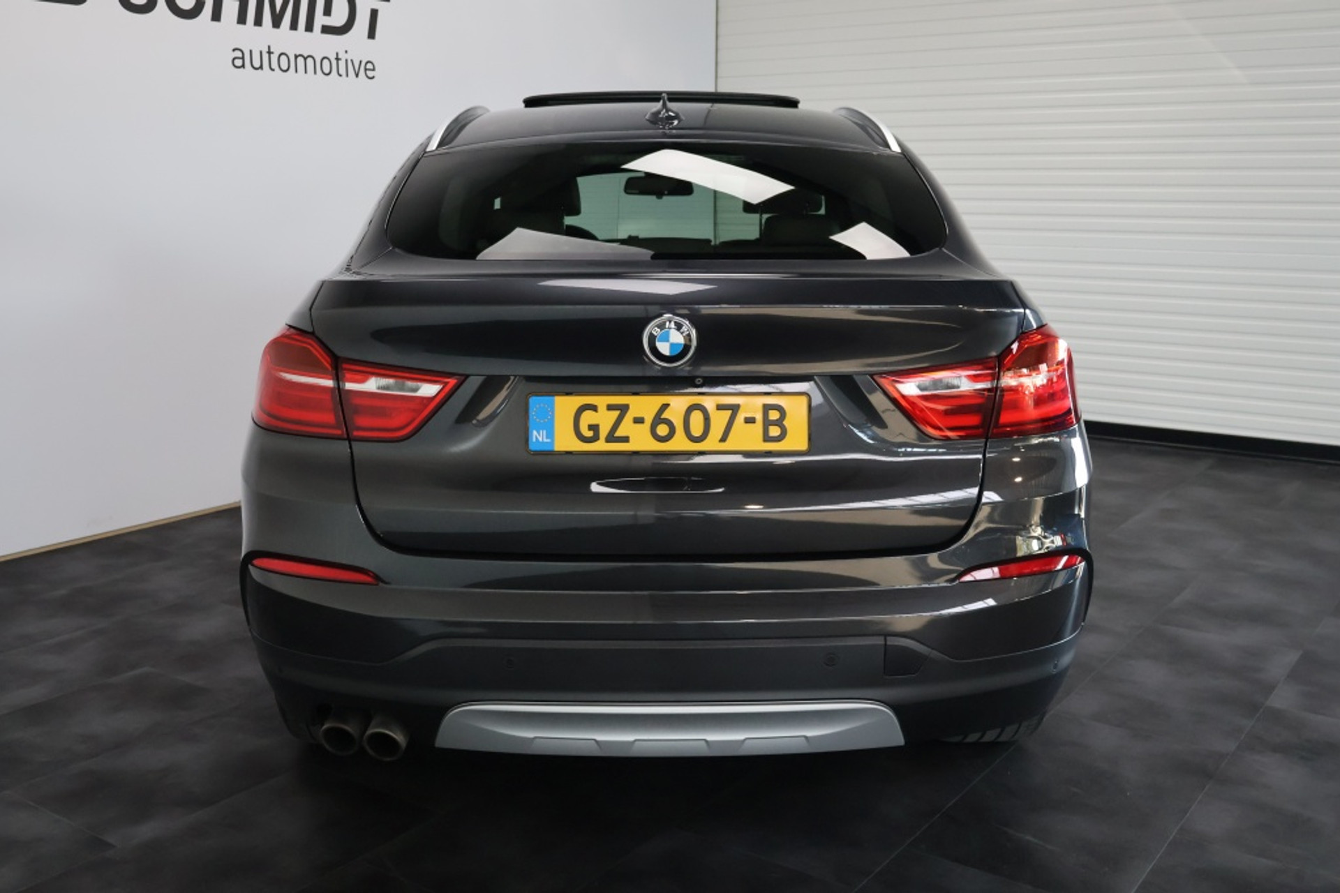 48062585-4.jpg