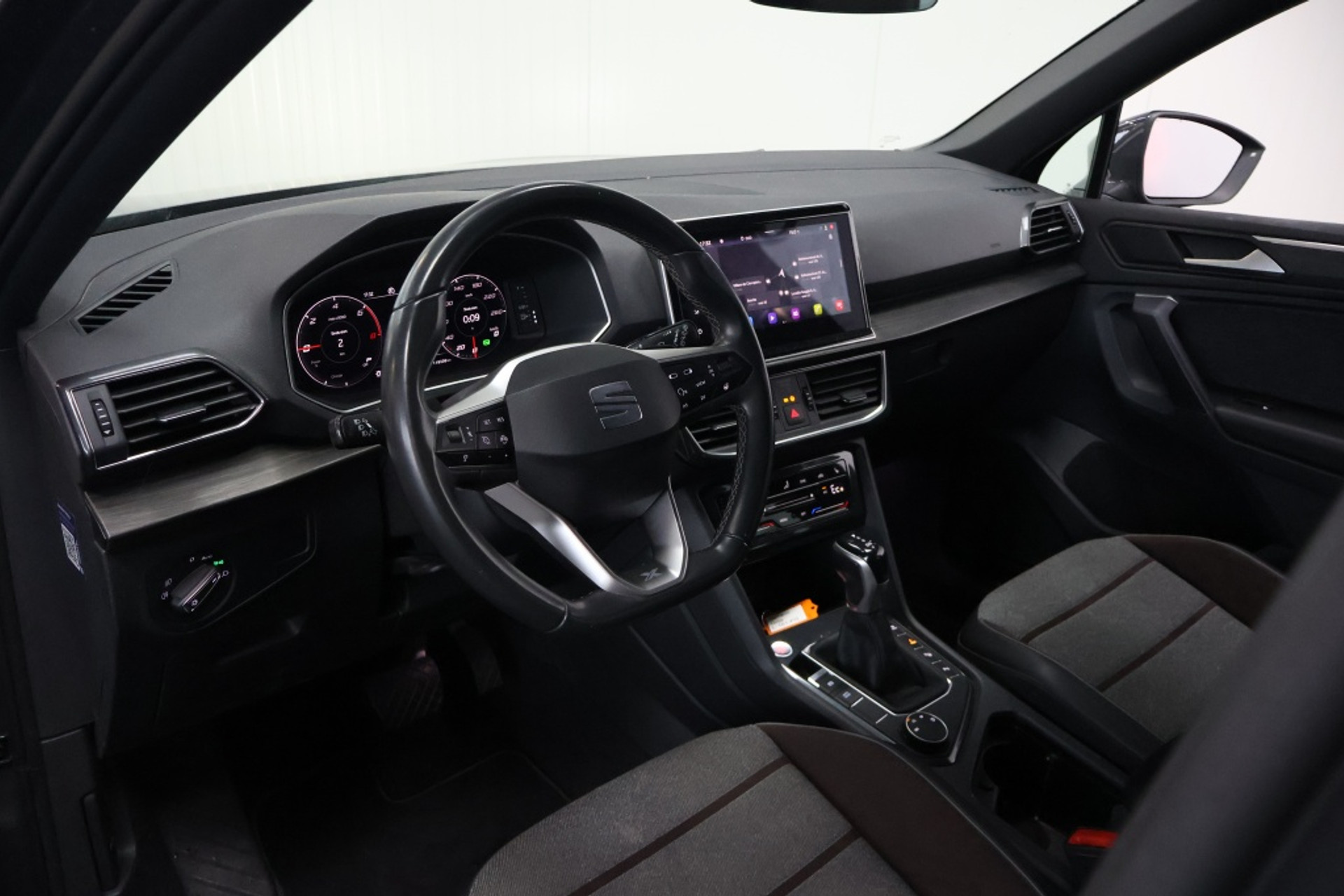 48093794-2.jpg
