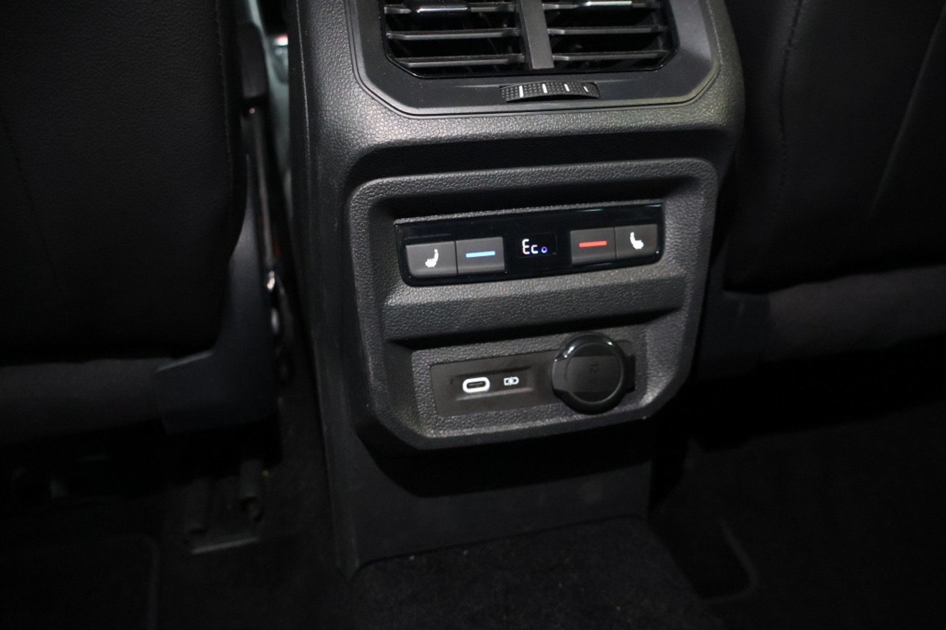 48093794-22.jpg