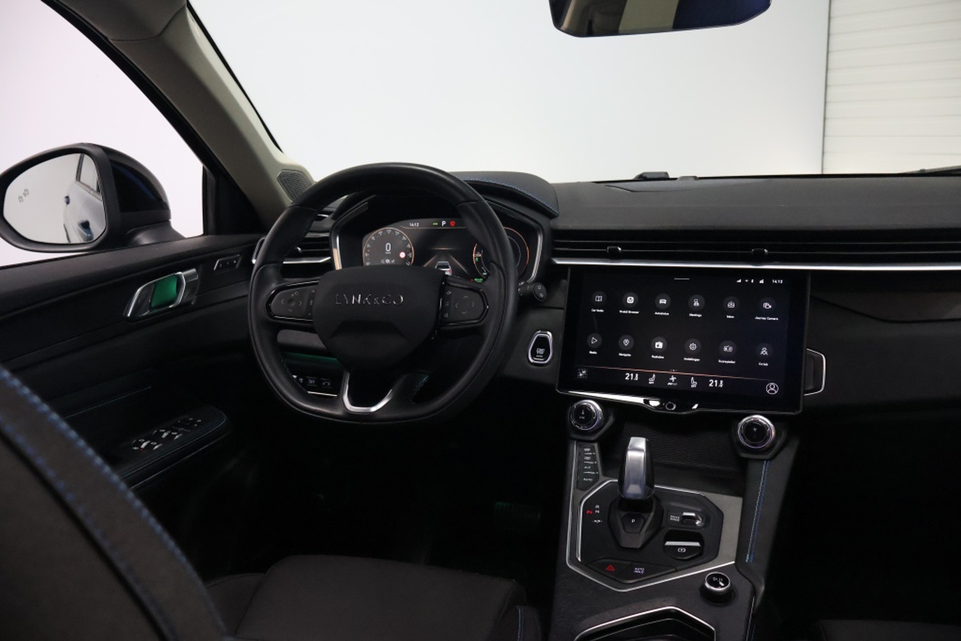 48189157-25.jpg