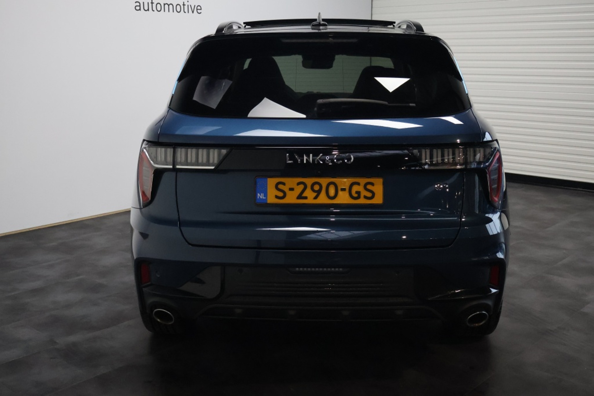 48626267-4.jpg