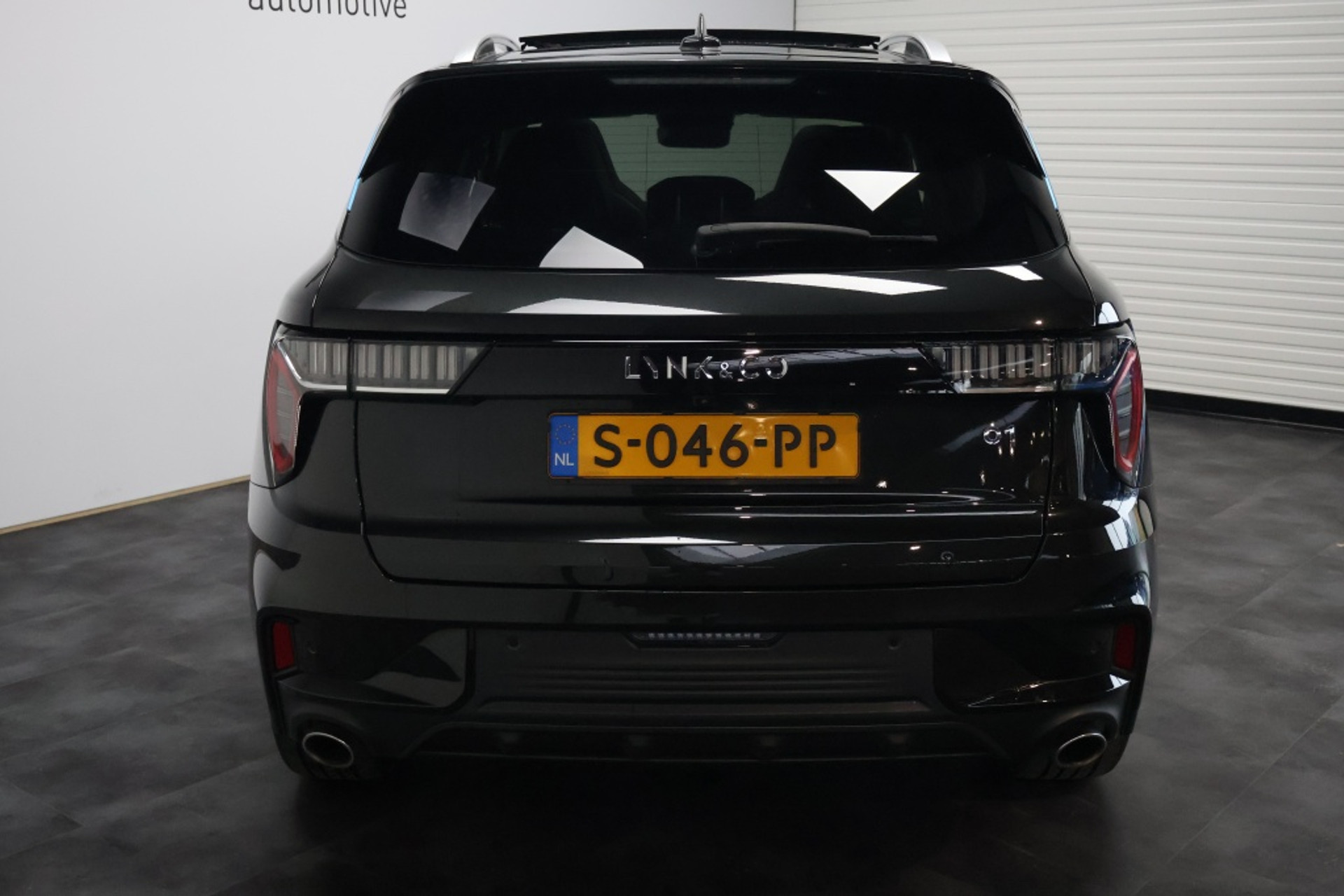 48626359-4.jpg